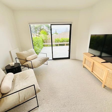 Deluxe Downtown Mount Maunganui Villa Exterior photo
