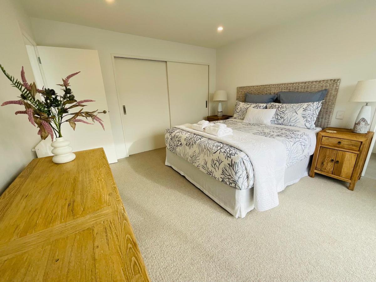 Deluxe Downtown Mount Maunganui Villa Exterior photo