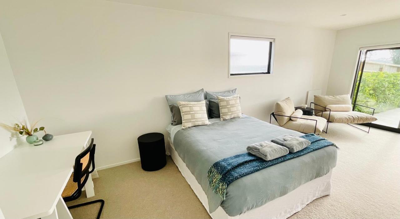 Deluxe Downtown Mount Maunganui Villa Exterior photo