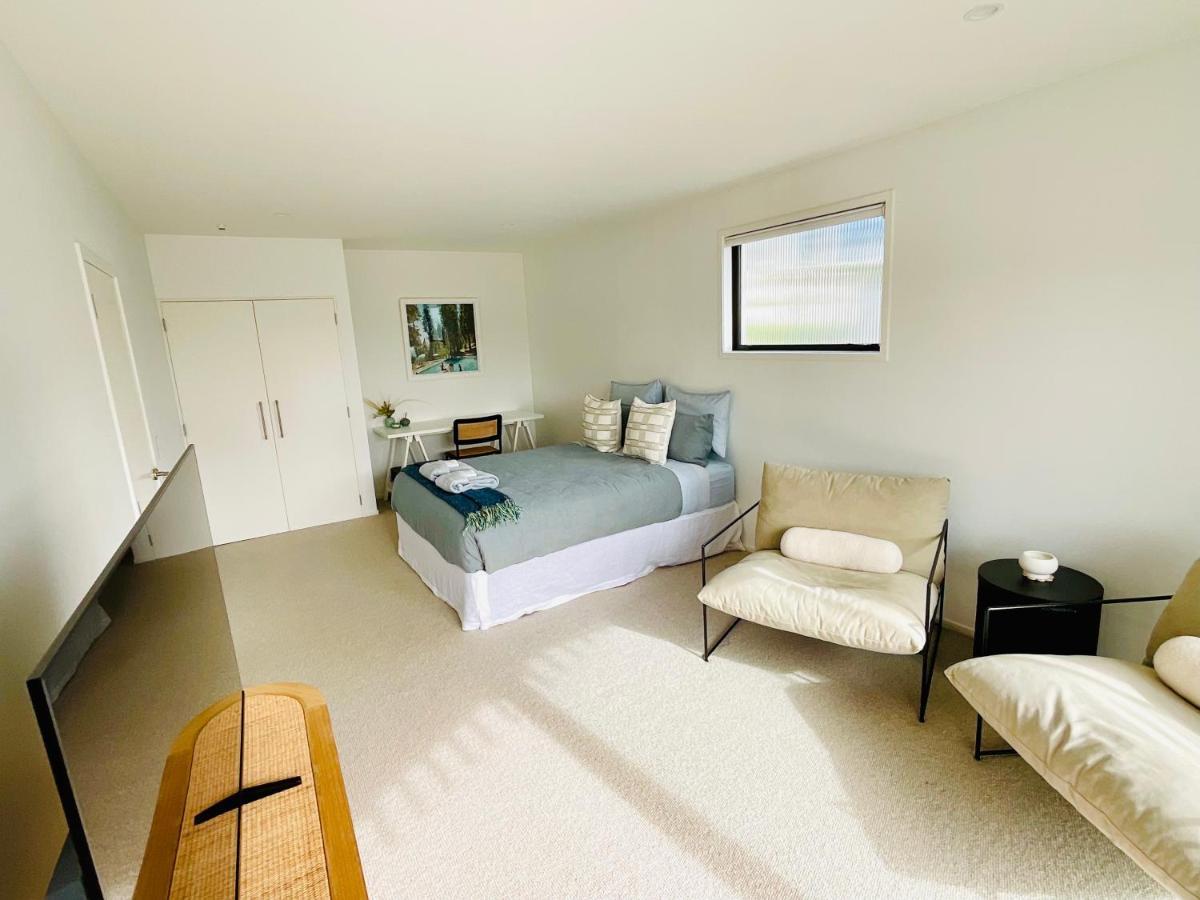 Deluxe Downtown Mount Maunganui Villa Exterior photo