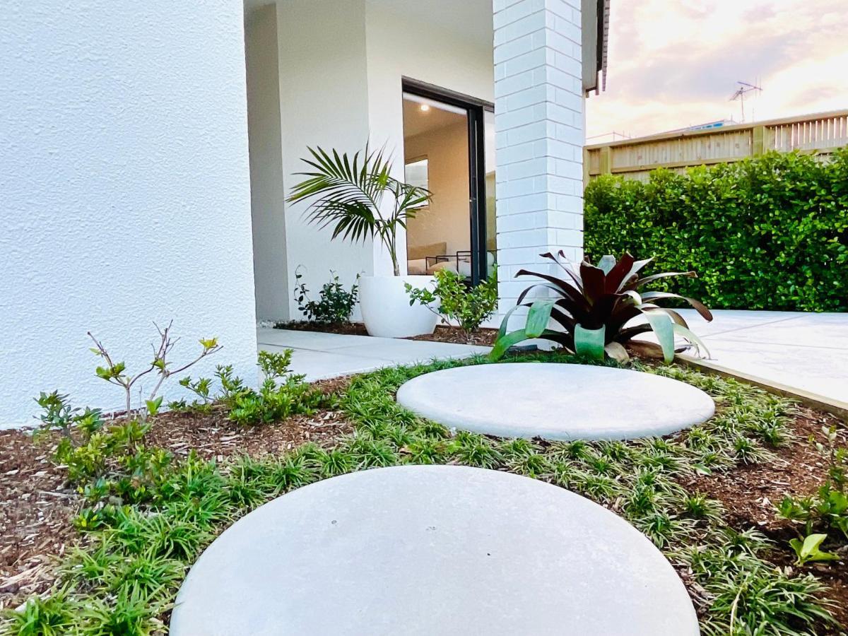 Deluxe Downtown Mount Maunganui Villa Exterior photo