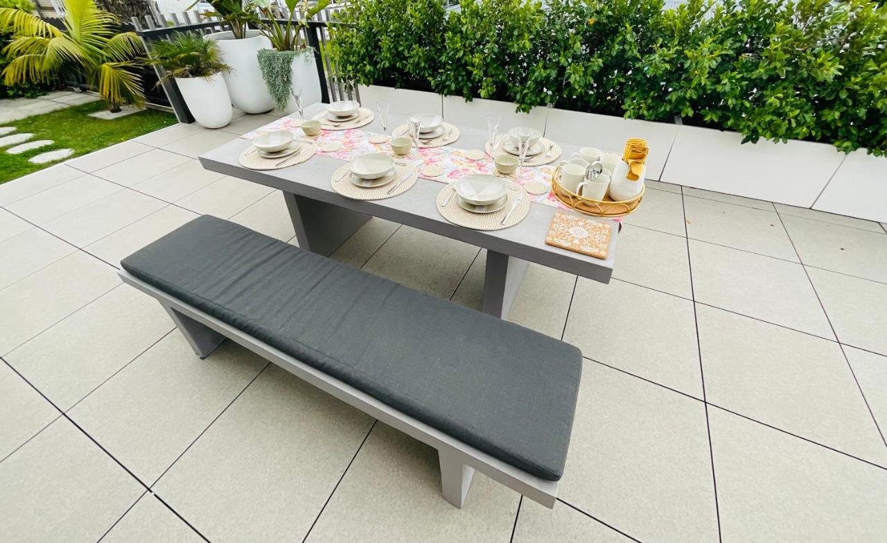 Deluxe Downtown Mount Maunganui Villa Exterior photo